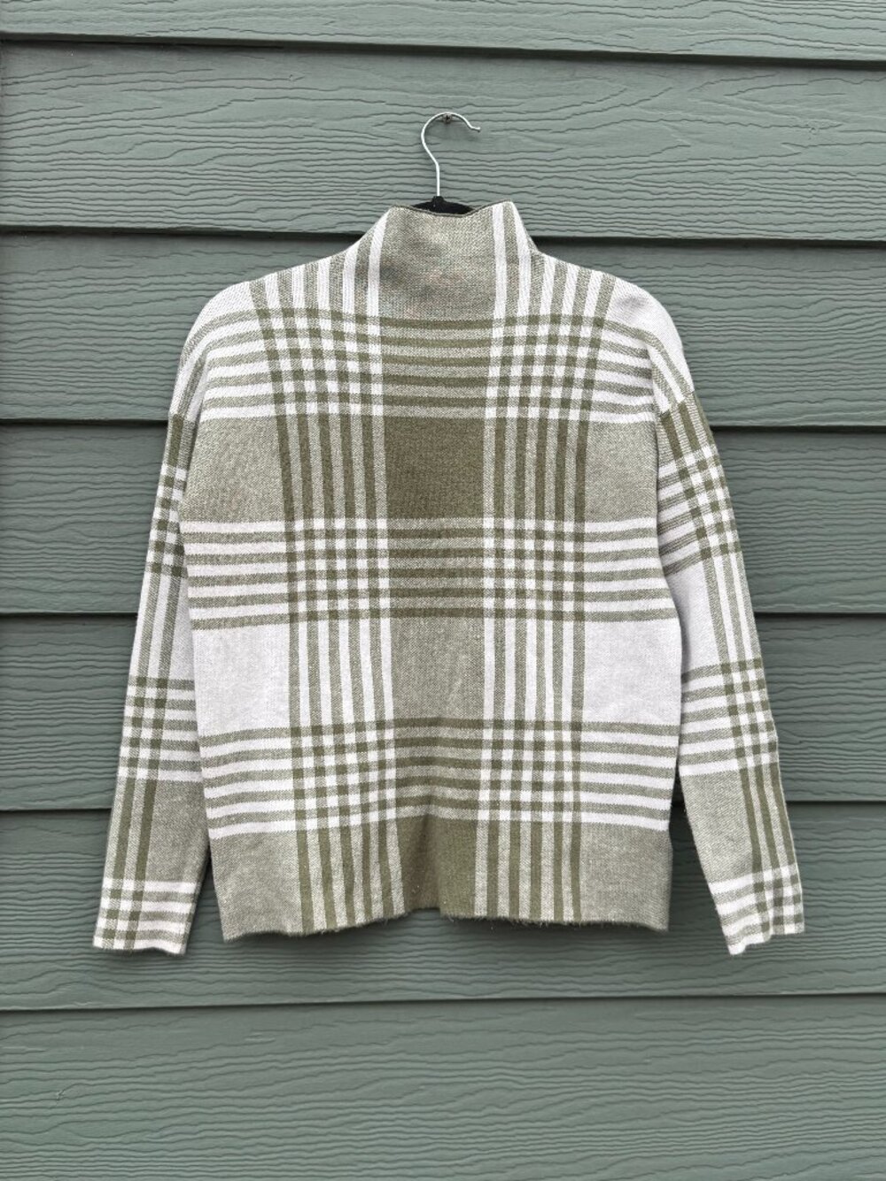 MAX STUDIO Long Sleeve Green/White Plaid Mockneck Sweater (SM)